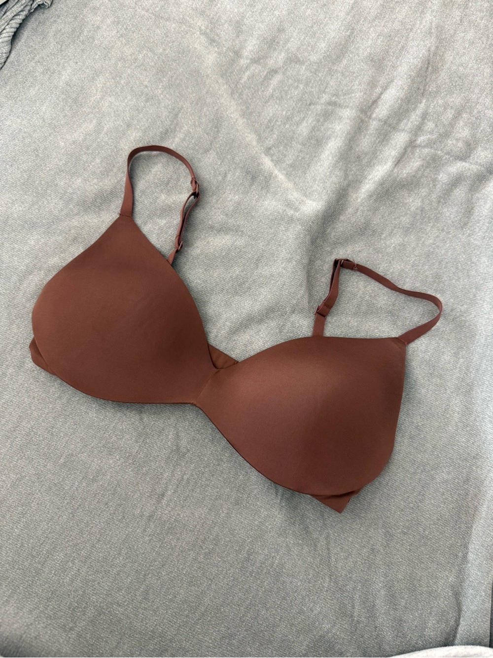 SKIMS wireless form push up plunge bra sz 34C lingerie